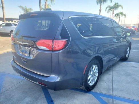 Used 2022 Chrysler Voyager LX image 5
