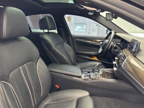 Used 2018 BMW 530e image 11