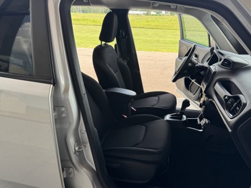 Used 2020 Jeep Renegade Altitude image 41