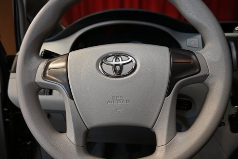 Used 2013 Toyota Sienna L image 19
