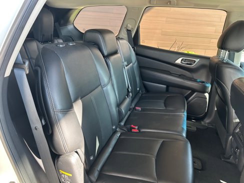 Used 2015 Nissan Pathfinder Platinum w/ Cargo Package image 16