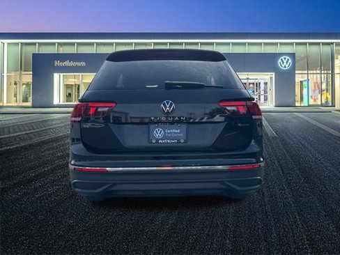 Certified 2022 Volkswagen Tiguan SE image 5
