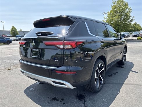 Used 2022 Mitsubishi Outlander SE image 7