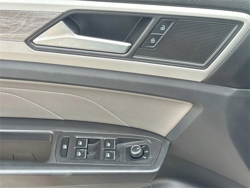 Used 2022 Volkswagen Atlas Cross Sport SE image 17