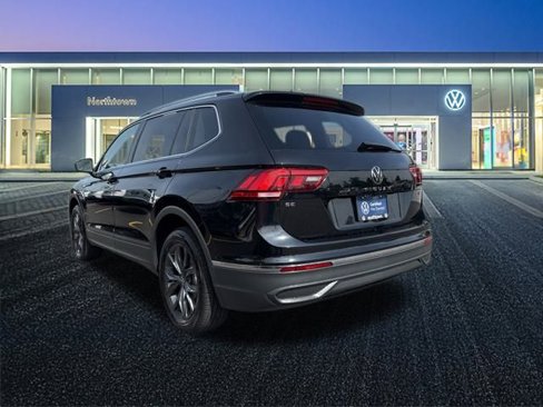 Certified 2022 Volkswagen Tiguan SE image 6