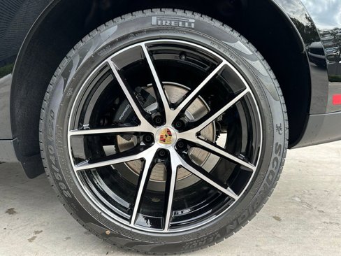 Used 2025 Porsche Macan image 36