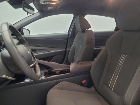 Used 2023 Hyundai Elantra SEL w/ Convenience Package image 17