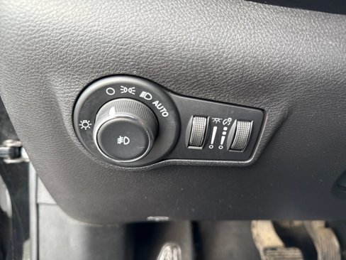 Used 2022 Jeep Compass Latitude image 27