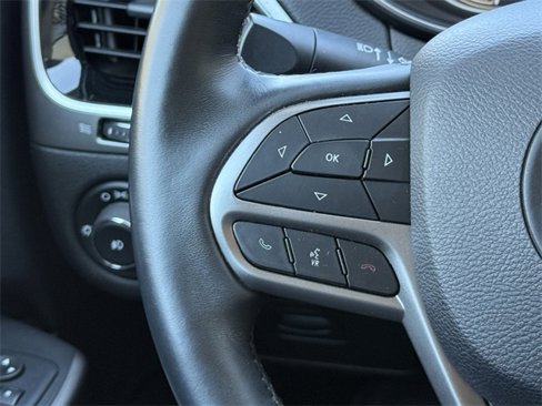 Used 2019 Jeep Cherokee Limited image 29