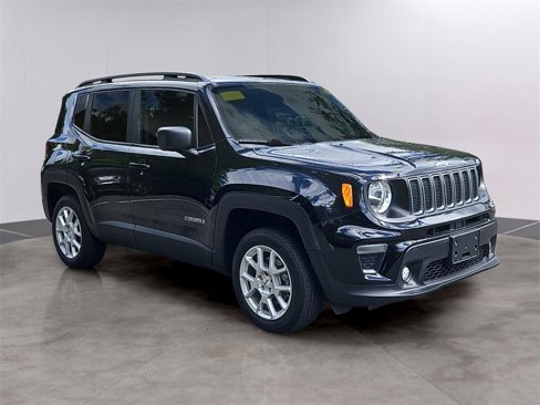 Used 2022 Jeep Renegade Latitude image 3