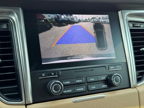 Used 2018 Porsche Macan image 31