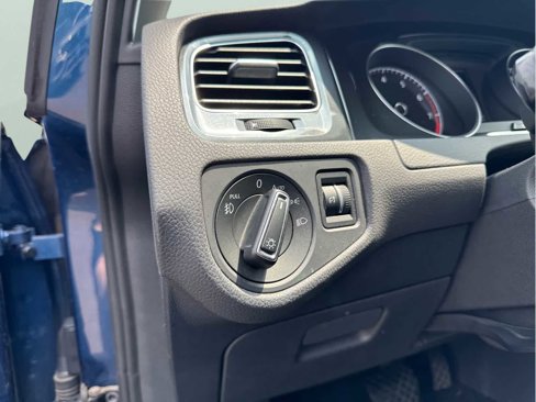 Used 2018 Volkswagen Golf SE image 16