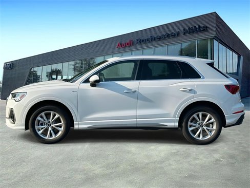 Certified 2025 Audi Q3 2.0T Premium Plus w/ Premium Plus Package image 2