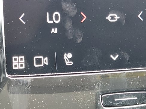 New 2025 Volvo XC40 B5 Core w/ Climate Package image 29