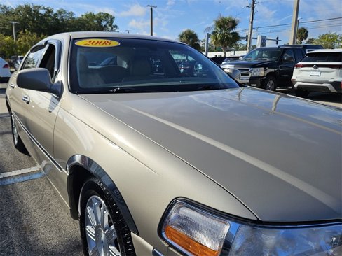 Used 2008 Lincoln Town Car Signature Limited image 20