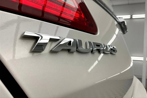 Used 2016 Ford Taurus SEL image 8