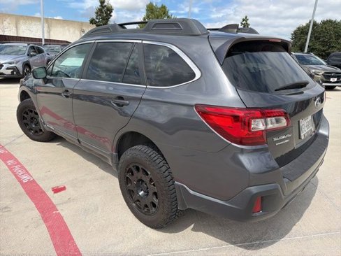 Used 2018 Subaru Outback 2.5i Premium image 2