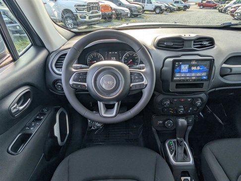 Used 2018 Jeep Renegade Latitude image 16