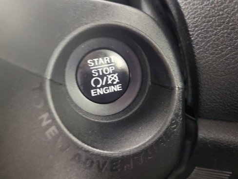 Used 2015 Jeep Renegade Limited image 26