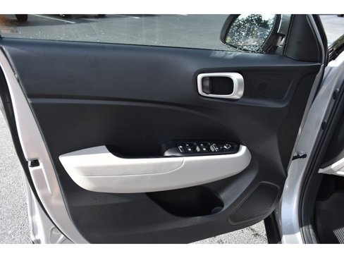 New 2025 Hyundai Venue SEL image 16