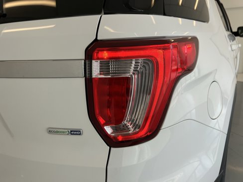 Used 2017 Ford Explorer XLT image 38