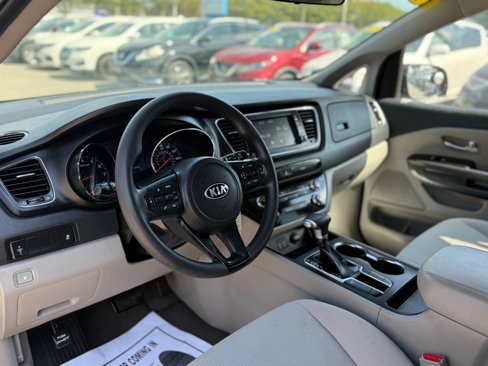 Used 2020 Kia Sedona LX image 14
