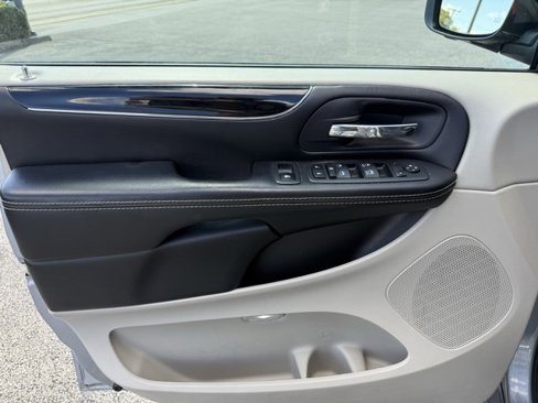 Used 2019 Dodge Grand Caravan SXT image 22