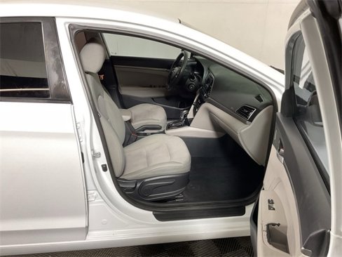 Used 2017 Hyundai Elantra SE image 32
