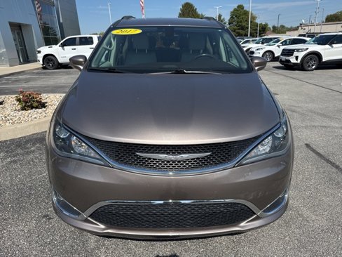 Used 2017 Chrysler Pacifica Touring-L image 3