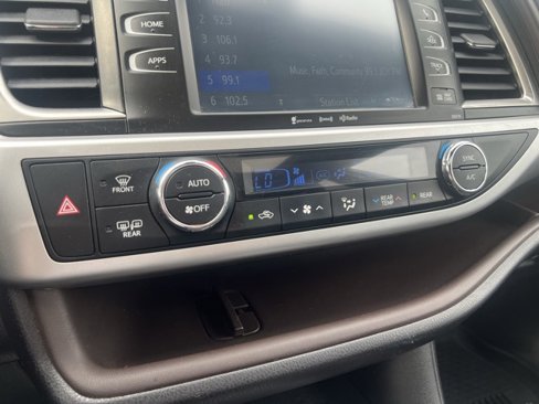 Used 2018 Toyota Highlander XLE image 21