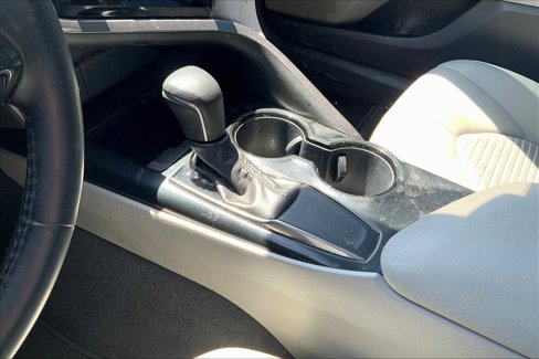 Used 2020 Toyota Camry SE image 16