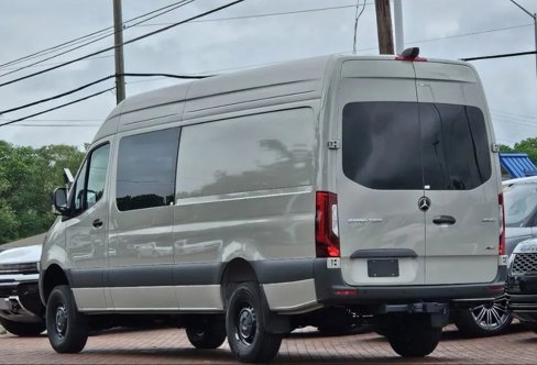 Used 2025 Mercedes-Benz Sprinter 2500 image 5