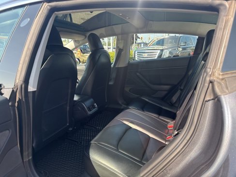 Used 2018 Tesla Model 3 Mid Range image 18