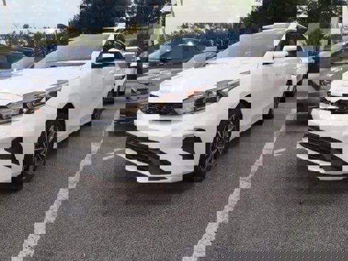 Used 2023 Kia Forte LXS image 1