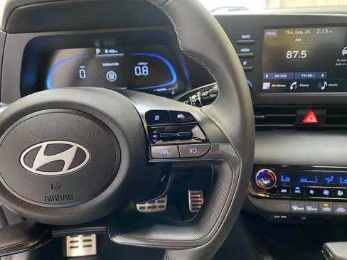Used 2025 Hyundai Elantra Sport image 31