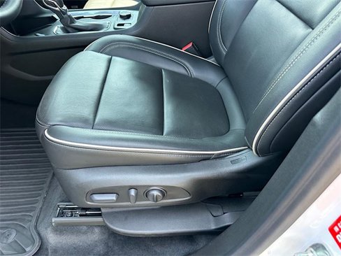 Used 2023 Chevrolet Traverse Premier image 12