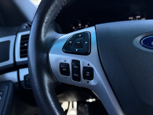 Used 2014 Ford Explorer XLT image 21
