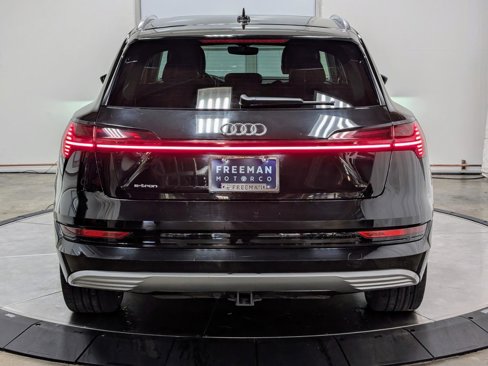 Used 2019 Audi e-tron Prestige w/ Prestige Package image 8
