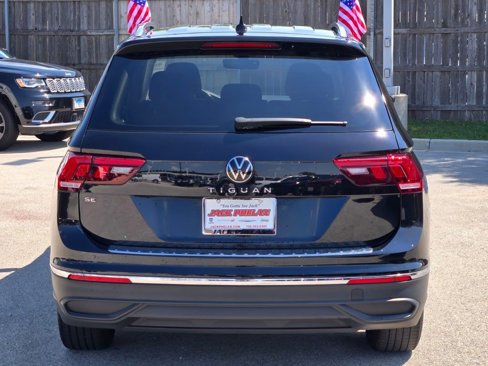 Used 2023 Volkswagen Tiguan SE image 12