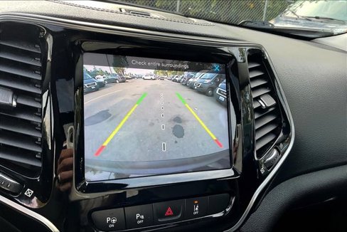 Used 2020 Jeep Cherokee Limited w/ Technology Group image 18
