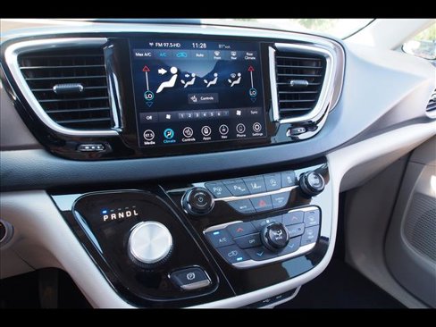 Used 2019 Chrysler Pacifica Touring-L Plus w/ Advanced Safetytec Group image 30