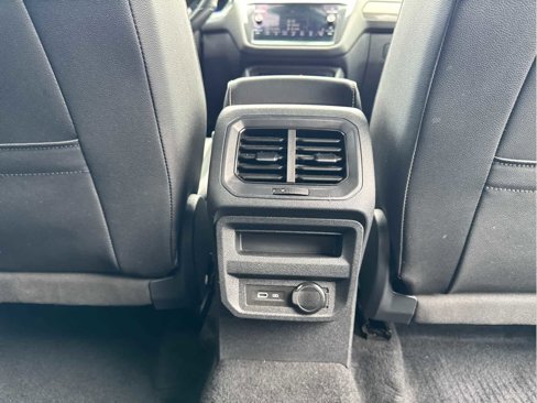 Certified 2022 Volkswagen Tiguan SE R-Line image 40