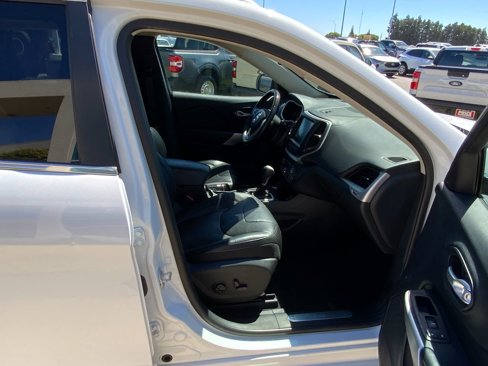 Used 2016 Jeep Cherokee Overland image 27