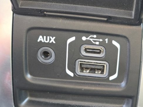 Used 2019 Jeep Wrangler Unlimited Sahara image 11