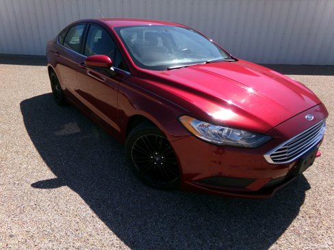 Used 2018 Ford Fusion SE w/ Fusion SE Technology Package image 3