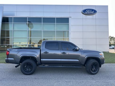 Used 2018 Toyota Tacoma SR image 4