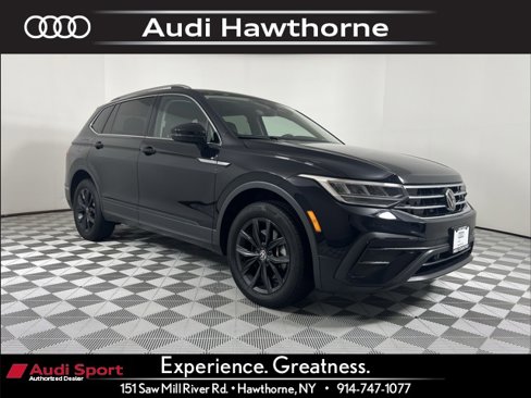 Used 2024 Volkswagen Tiguan SE w/ Panoramic Sunroof Package image 1