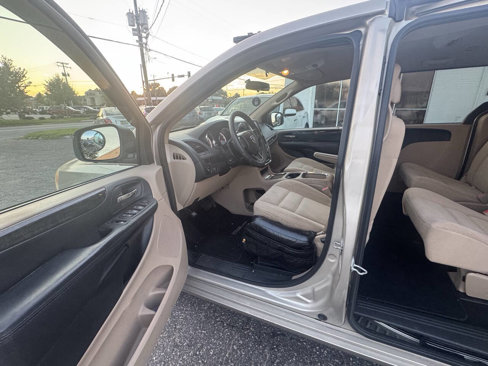 Used 2014 Dodge Grand Caravan SXT image 14