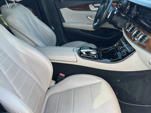 Used 2017 Mercedes-Benz E 300 4MATIC image 24