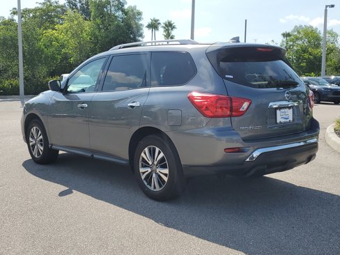 Used 2020 Nissan Pathfinder SV image 7